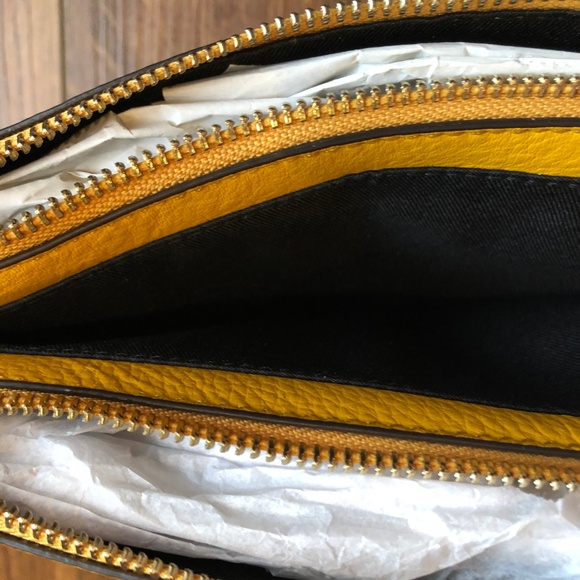 SOLD Vince Camuto Leather Crossbody Bag Canary - Picture 4 of 8